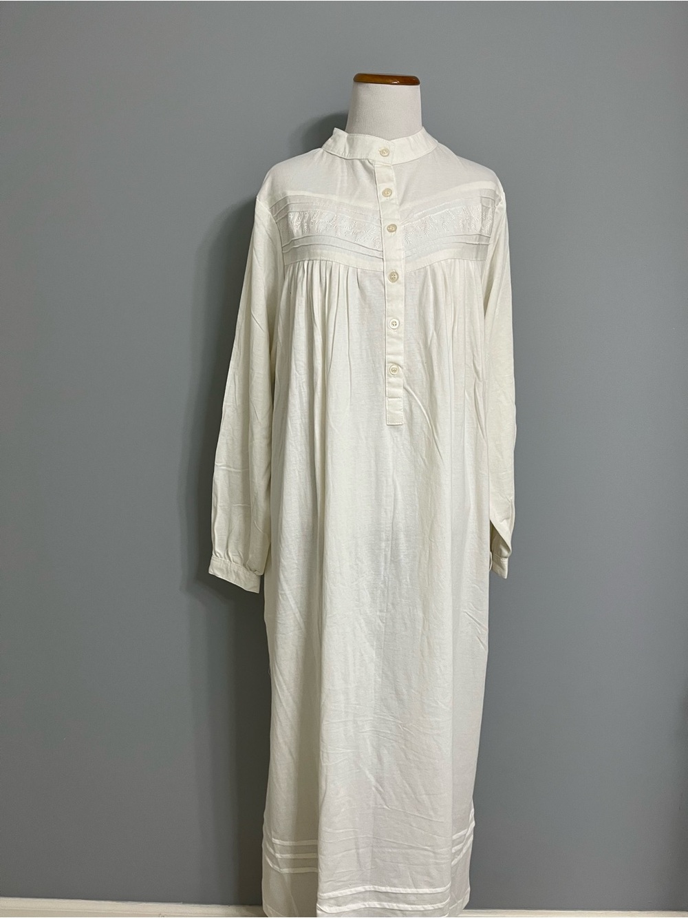 The Vermont Country Store Women's Ivory Night Gown Size L NEW